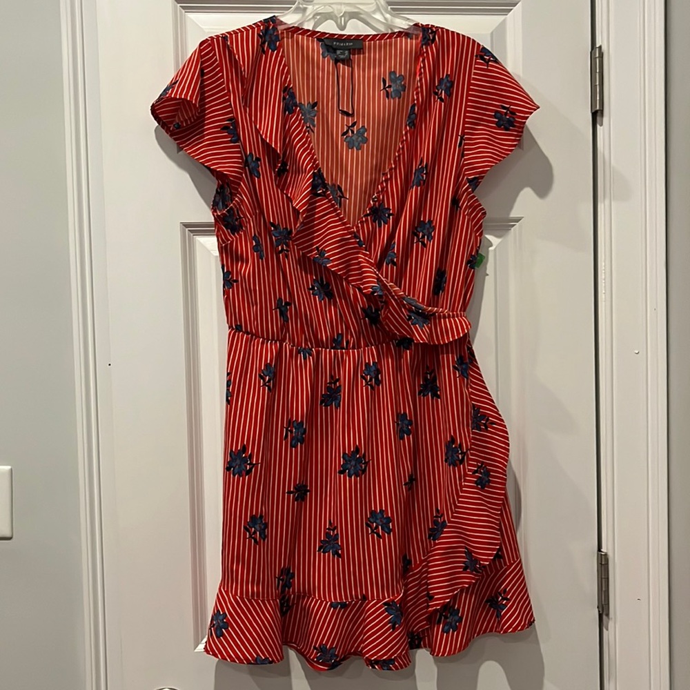Size 12 V-neck sundress with ruffle along the VA in on the bottom.